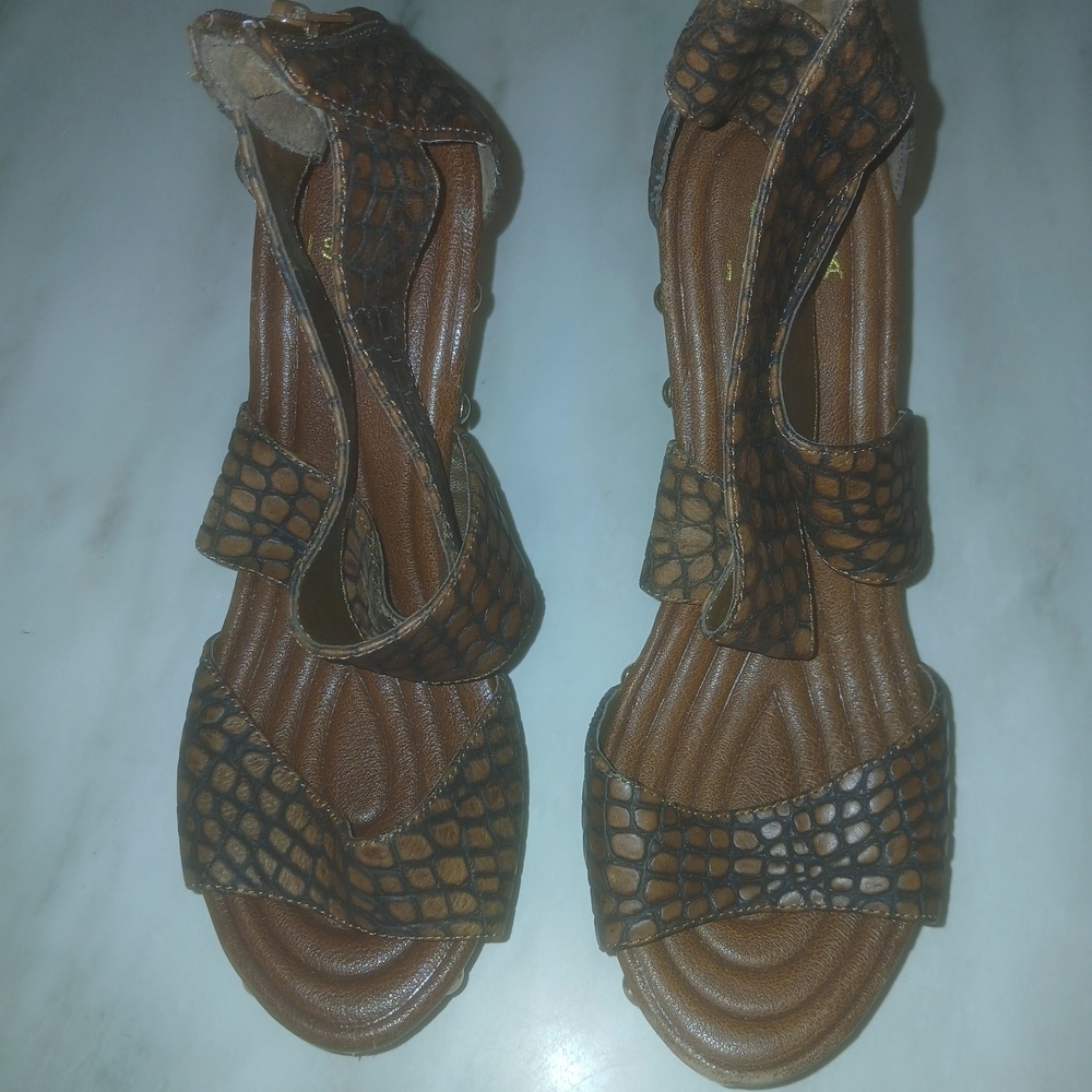 Isola Brown Studded Sandals Size 7.